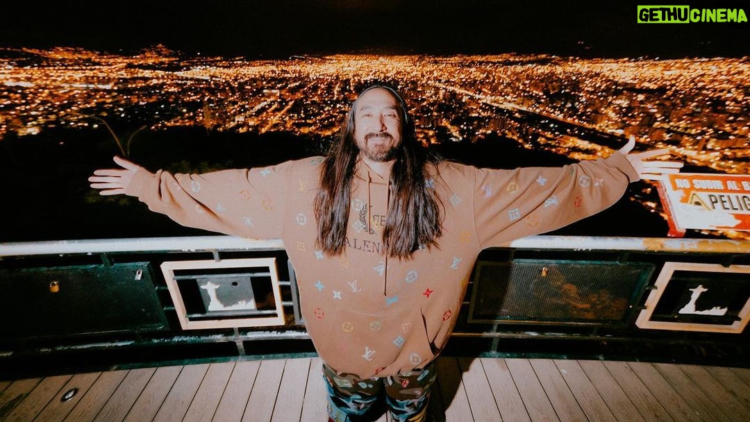 Steve Aoki Instagram - Cochabamba Bolivia π§π΄ My first show here!! Blown away!!! Muchas Gracias!!! 1. Fein but do it techno 2. An oldie but goodie 3. I love this crowd!! π§π΄β€οΈπ§π΄β€οΈπ§π΄ 4. A real Bolivian oldie but goodie 5. π w/ @djmarianabo 6. Made it to the top of Cochabamba!!! 7. Please forgive me πΆπ€¦ββοΈ 8. A little to the left and a little to the right π§π΄ β€οΈ Cochabamba, Bolivia