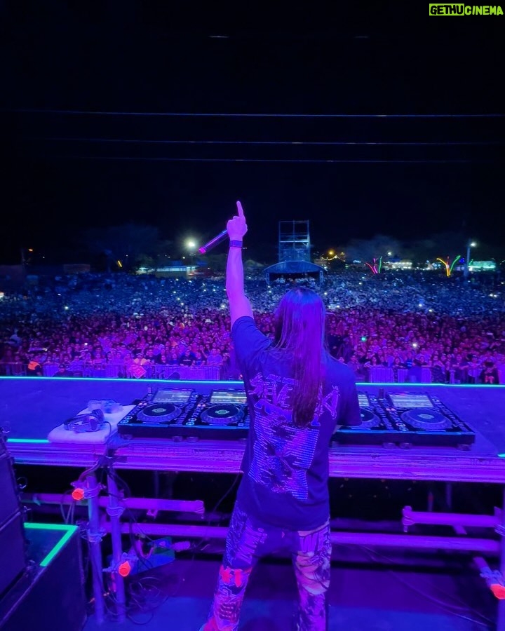 Steve Aoki - 73.3K Likes - 100,000 people at my show in Merida 🇲🇽 Mexico! I loooove u all. U sang all the songs with me even the drop your chants were louder than these speakers. Your energy and love can fuel the world! I wanted to post more clips it was so hard to choose what to post in this carousel. I love u so much Mexico!! Esteban Aoki ♾️ Mexico ❤️
1. Viva Mexico!!!
2. 11 years old and still rocks the crowd. #boneless
3. This stole my heart. Kong 2.0 was an album track and everyone singing it so loud. I’ll hear the audience in my head forever. Big shout out to my brother @natanael_cano
4. Esteban Aoki
5. I wish @angela_aguilar_ was here so she can sing with such a powerful crowd that grew up listening to this one. This gives me the goosebumps rewatching this.
6. Nataaoki is forever. Forever is #Nataaoki
7. New @3areLegend 🆔
8. To the window to the wall! 20 years later I had to remake this w/ @liljon
9. New #afroki 🆔
10. Just listen to this beautiful crowd
Mexico ❤️❤️❤️❤️❤️❤️❤️