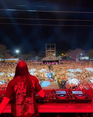 Steve Aoki Instagram - 100,000 people at my show in Merida 🇲🇽 Mexico! I loooove u all. U sang all the songs with me even the drop your chants were louder than these speakers. Your energy and love can fuel the world! I wanted to post more clips it was so hard to choose what to post in this carousel. I love u so much Mexico!! Esteban Aoki ♾️ Mexico ❤️
1. Viva Mexico!!!
2. 11 years old and still rocks the crowd. #boneless
3. This stole my heart. Kong 2.0 was an album track and everyone singing it so loud. I’ll hear the audience in my head forever. Big shout out to my brother @natanael_cano 
4. Esteban Aoki 
5. I wish @angela_aguilar_ was here so she can sing with such a powerful crowd that grew up listening to this one. This gives me the goosebumps rewatching this. 
6. Nataaoki is forever. Forever is #Nataaoki 
7. New @3areLegend 🆔 
8. To the window to the wall! 20 years later I had to remake this w/ @liljon 
9. New #afroki 🆔 
10. Just listen to this beautiful crowd 
Mexico ❤️❤️❤️❤️❤️❤️❤️