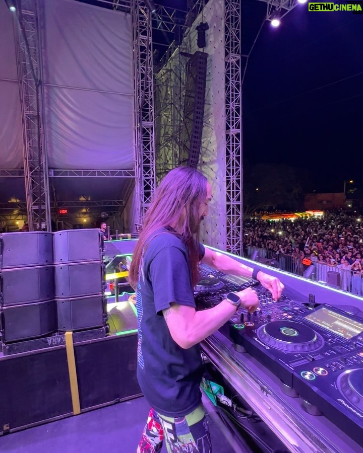 Steve Aoki - 73.3K Likes - 100,000 people at my show in Merida 🇲🇽 Mexico! I loooove u all. U sang all the songs with me even the drop your chants were louder than these speakers. Your energy and love can fuel the world! I wanted to post more clips it was so hard to choose what to post in this carousel. I love u so much Mexico!! Esteban Aoki ♾️ Mexico ❤️
1. Viva Mexico!!!
2. 11 years old and still rocks the crowd. #boneless
3. This stole my heart. Kong 2.0 was an album track and everyone singing it so loud. I’ll hear the audience in my head forever. Big shout out to my brother @natanael_cano
4. Esteban Aoki
5. I wish @angela_aguilar_ was here so she can sing with such a powerful crowd that grew up listening to this one. This gives me the goosebumps rewatching this.
6. Nataaoki is forever. Forever is #Nataaoki
7. New @3areLegend 🆔
8. To the window to the wall! 20 years later I had to remake this w/ @liljon
9. New #afroki 🆔
10. Just listen to this beautiful crowd
Mexico ❤️❤️❤️❤️❤️❤️❤️
