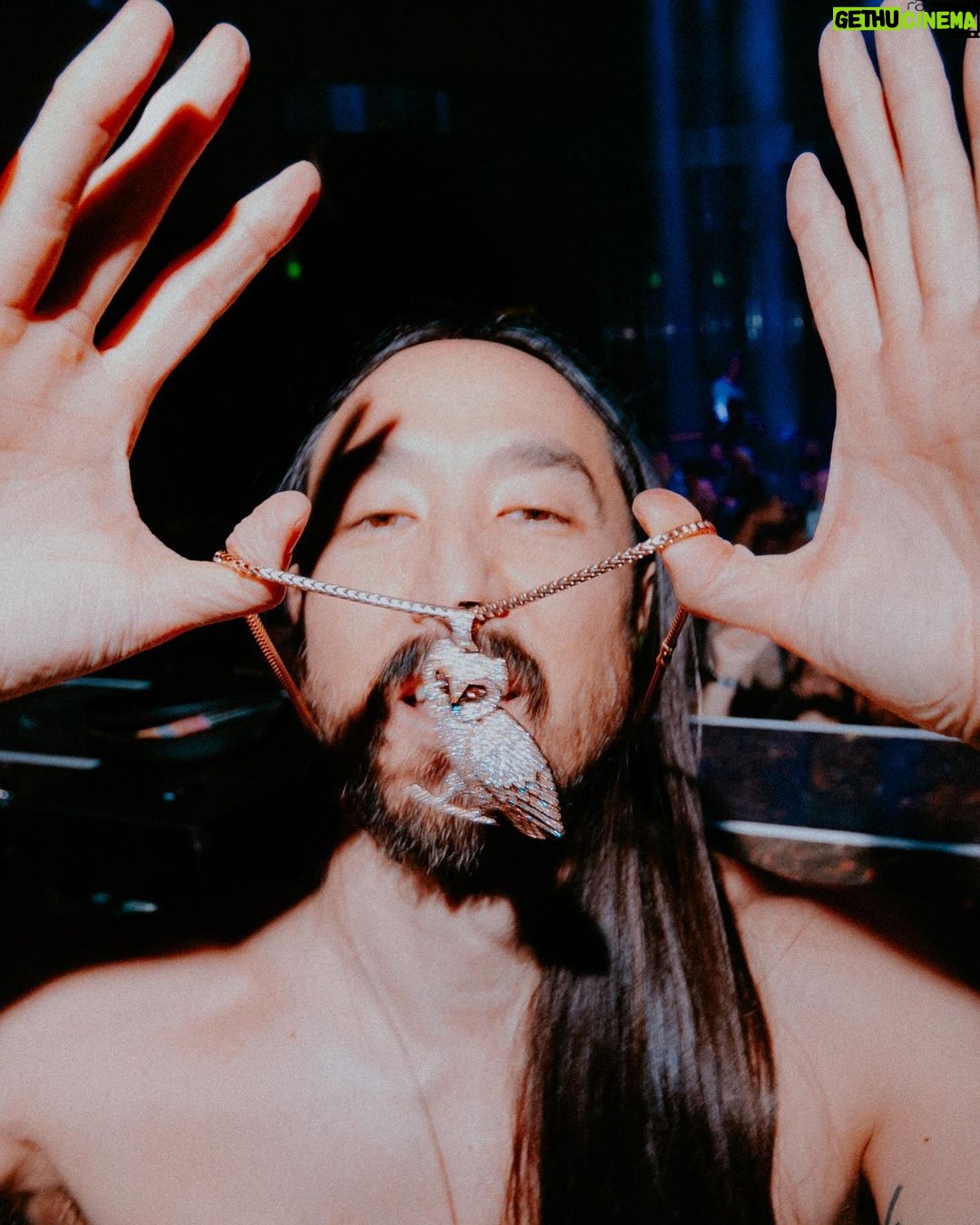 Steve Aoki Instagram - Celebrated the launch of Get Lower w/ @liljon played b2b w/ @deorro and later w/ Joe @loudluxury & @luisrconriquezoficial joined me for some corridos vibes. And it’s Super Bowl energy in the room! Watch for my official remix I made for the Super Bowl on CBS. Vegas baby OMNIA Nightclub