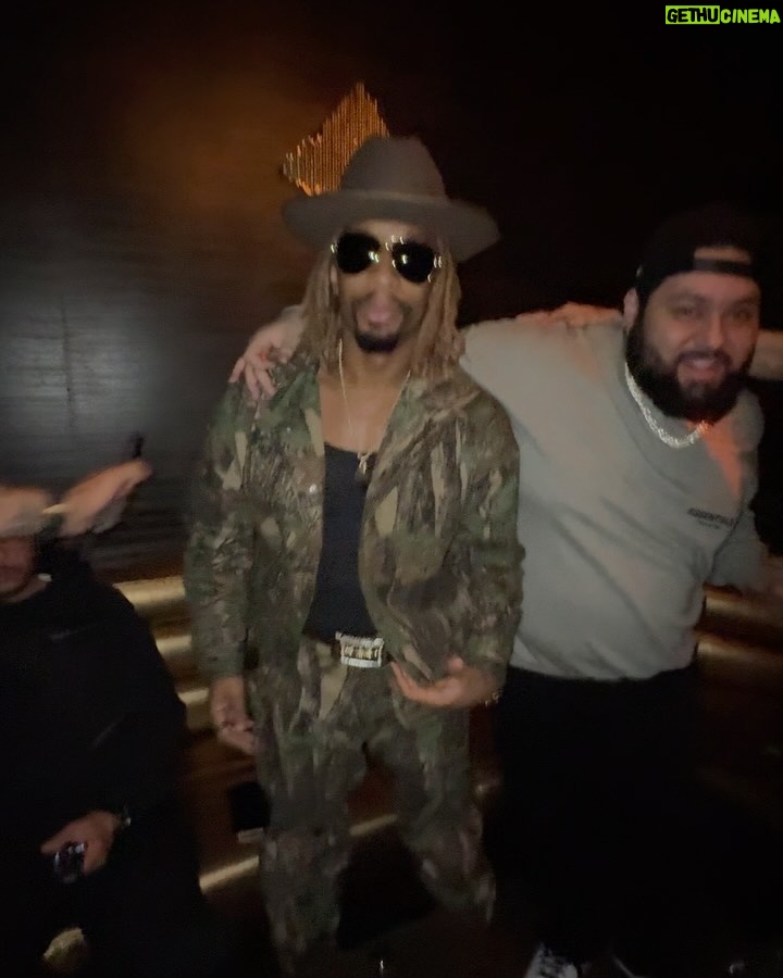 Steve Aoki Instagram - Celebrated the launch of Get Lower w/ @liljon played b2b w/ @deorro and later w/ Joe @loudluxury & @luisrconriquezoficial joined me for some corridos vibes. And it’s Super Bowl energy in the room! Watch for my official remix I made for the Super Bowl on CBS. Vegas baby OMNIA Nightclub