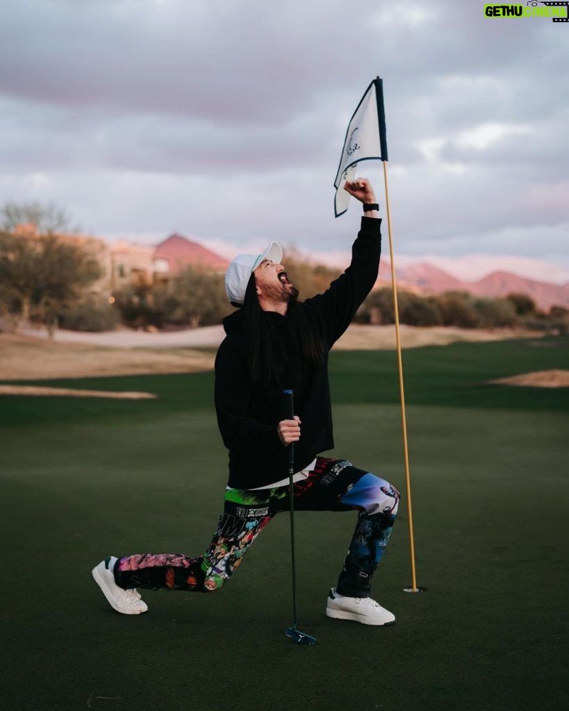 Steve Aoki Instagram - Channeling Zac Efron on the golf ⛳️ #aokijump #1097 Scottsdale, Arizona