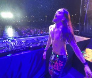 Steve Aoki Instagram - My first time in Campeche 🇲🇽 Muchas Gracias my beloved Mexico!!!
1. Epic group shot 
2. Stage Fireworks
3. Sometimes a technical issue like sound cutting out isn’t such a bad thing after all and ends up giving a special space to embrace the moment. 
4. It’s so beautiful to hear thousands of voices carry the song @angela_aguilar
5. Love my brother @natanael_cano
6. Everyone loves my brother Nata #nataaoki
7. Was very proud to play Paranoia. The Mexican queen @Dannapaola
8. A classic! I’m glad I got to remix this
9. ID w/ @djMarianaBo 
10. What a beautiful crowd. I love u Campeche!!!