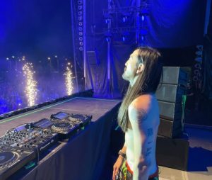Steve Aoki Instagram - My first time in Campeche 🇲🇽 Muchas Gracias my beloved Mexico!!!
1. Epic group shot 
2. Stage Fireworks
3. Sometimes a technical issue like sound cutting out isn’t such a bad thing after all and ends up giving a special space to embrace the moment. 
4. It’s so beautiful to hear thousands of voices carry the song @angela_aguilar
5. Love my brother @natanael_cano
6. Everyone loves my brother Nata #nataaoki
7. Was very proud to play Paranoia. The Mexican queen @Dannapaola
8. A classic! I’m glad I got to remix this
9. ID w/ @djMarianaBo 
10. What a beautiful crowd. I love u Campeche!!!