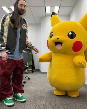 Steve Aoki Instagram - Luckiest guy ever having pikachu as ur host showing u the @pokemon hq. ❤️❤️❤️❤️ #aokijump pikachu jump. #1094.