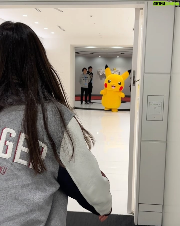 Steve Aoki Instagram - Luckiest guy ever having pikachu as ur host showing u the @pokemon hq. ❤️❤️❤️❤️ #aokijump pikachu jump. #1094. Tokyo, Japan