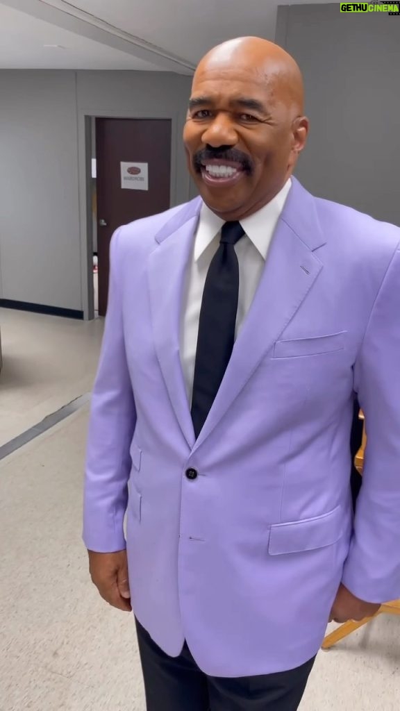 Steve Harvey Instagram - Here at @levateyou , we aspire to help you create a life that feels good on the inside✨ Steve Harvey’s L’Evate You Vitality Daily Greens has so many benefits to help you acheive just that... ✅Increased Energy ✅Improved Digestive Health ✅Heart Health ✅Immune Response ✅Brain Function and ✅Mitochondrial Health So head to our website to get your chance to #UpYourGreens 🥬⚡ . . . #LevateYou #UpYourGreens #healthylifestyle #nutrition #fitness #energy #steveharvey #motivation #vitality #mitochondria #probiotics #enzymes #digestion #antioxidants #plantbased