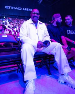 Steve Harvey Instagram - You KNOW @IAmSteveHarveyTV was going to come through drippin' for #UFC280 💧 [ @VisitAbudhabi | @AbuDhabiEvents | #InAbuDhabi ]