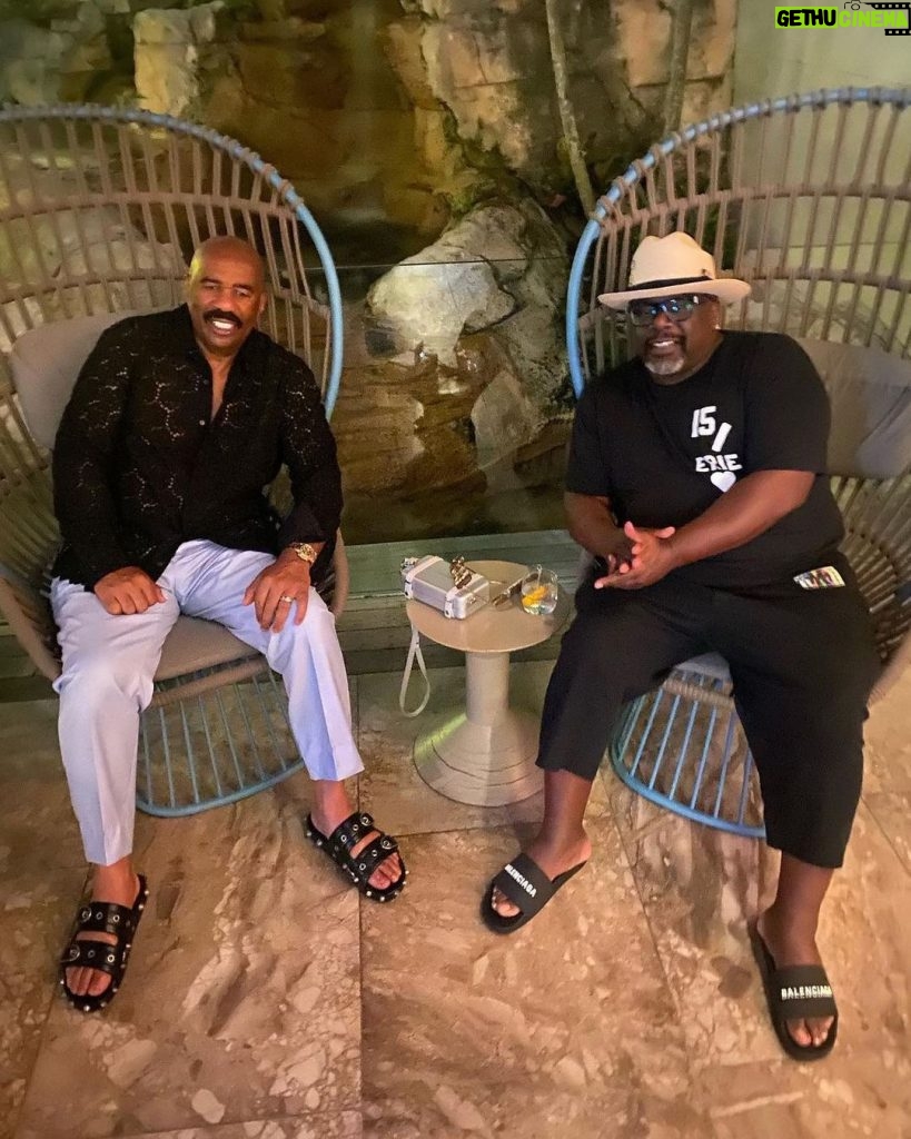 Steve Harvey Instagram - ✌🏾My Dude @cedtheentertainer #repost @cedtheentertainer Today someone named us the #NiceKing and the #EvilKing😂😂😂 my brother @iamsteveharveytv and his wife @marjorie_harvey are doing outstanding work in the #Bahamas.. Dude has always been about his work.. so what sometimes he doesn’t want to take a picture… dont Worry I got you😂😂😂🤣 #salute @harvey.foundation and @iamsharonpage for hosting a top notch event 💯💯🔥🔥🔥