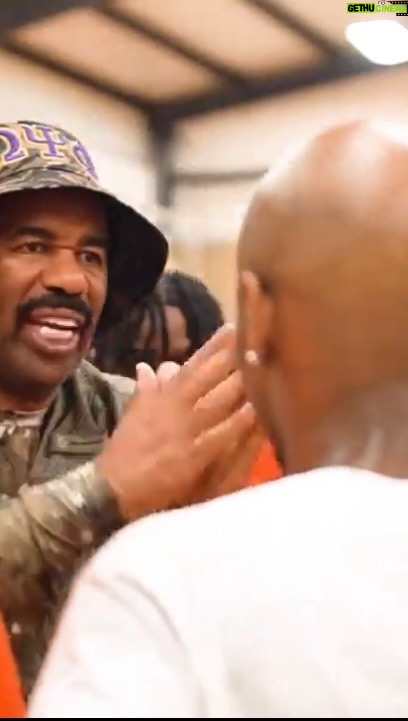 Steve Harvey Instagram - 🏀💪🏾 #repost @harvey.foundation Our chairman @iamsteveharveytv schooling the boys in the game of basketball!🏀 Huge shoutout to @nike for being a sponsor for the Steve Harvey Boys Mentoring Program! #BoysMentoring #Nike #JustDoIt #SMHF