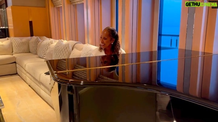 Steve Harvey Instagram - 🎹🎶 @marjorie_harvey 👑💖