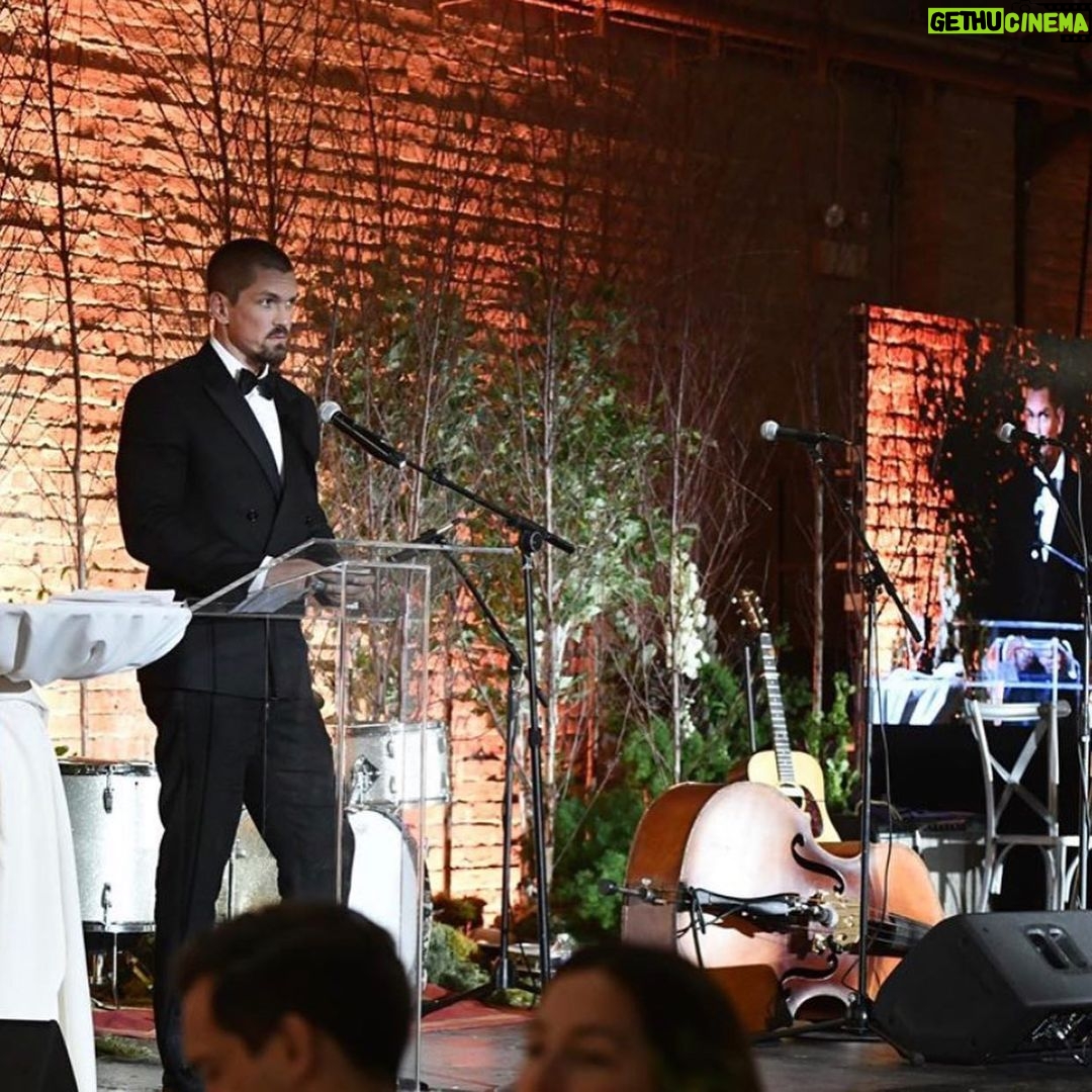 Steve Howey Instagram - It was a pleasure to emcee the 2019 @pilotlightchefs Feed Your Mind gala. Chicago’s finest came out to help raise over $620,000 to service over 10,000 students and fund the launch of new Pilot Light programs in 2020. Rockwell On The River