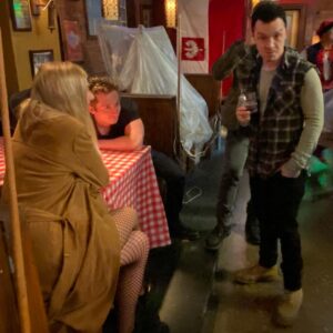 Steve Howey Instagram - Noel is a sweet Canadian but Mickey is hostile. 
Jeremy and Kate looking like yesteryear movie stars. 
#shameless #thealibi