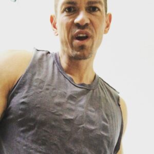 Steve Howey Instagram - Told you I was obsessed with this song— @sarahshahi #imthebeginningofmyownmusicvideo #thisdadneedstogoout #dance #dontknowthewords #callingallmydudes