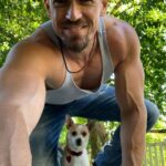 Steve Howey Instagram - She knows who big dog is. Stay under me girl, I’ll protect ya. #star #bigdog #littledog