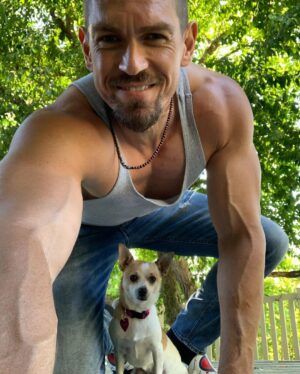 Steve Howey Instagram - She knows who big dog is. Stay under me girl, I’ll protect ya. #star #bigdog #littledog