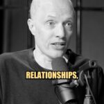 Steven Bartlett Instagram - Why is sex easier at the beginning of relationships? Alain de Botton has the answer... Thoughts? Share them below 👇🏽 Watch the full episode by searching 'the diary of a ceo' on YouTube now!