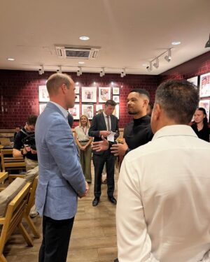 Steven Bartlett Instagram - WOW!💥Today was surreal! Prince William's team asked me to spend the day with him visiting businesses in the south of England that are doing great work to end homelessness and to partner with him and his Foundation @homewardsuk to work to end Homelessness in the next 5 years!

🥪 We started the day in a Pret A Manger in Bournemouth! We both put on aprons, made coffee's, sandwiches, and got to meet some of the incredible team members that are former refugees, former inmates and formerly homeless!

⚽️ We drove over to Bournemouth FC and met players from the Men's and Women's team who had come through the bounce back program and used football to change their lives. 

🎤 I was lucky enough to have a few moments to ask the future king some questions on his own personal motivations and how we manages his time! 

👩🏻‍💼 Myself and Prince William then hosted a business round table with a group of local business leaders about how they could work to hire more homeless individuals into their organisation! 

This is just the beginning of a big piece of work we're planning to do with Prince William, Homewards and the UK business community to help get homeless people (and former inmates) back into work, to up-skill them and to end homelessness for good!

🤯 Side note:

If you had told me as a kid, I would be spending the day with Prince William, the future King - I would never ever ever believed you. I grew up with a Nigerian mother and a english dad who both adore the royal family, one of my earliest memories is watching my mum and dad cry when Diana died. William has a wonderful way with people, and he was authentically kind both on and off camera today! Thank you to whatever force in the universe put me there today, I'm so grateful and a little confused. A day I'm sure I'll tell my kids about. 

If you're a business please do check out Homewards work! Together as a business community we can do a lot more to get all the talent we have in this country back to work! ❤️