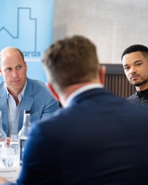 Steven Bartlett Instagram - WOW!💥Today was surreal! Prince William's team asked me to spend the day with him visiting businesses in the south of England that are doing great work to end homelessness and to partner with him and his Foundation @homewardsuk to work to end Homelessness in the next 5 years!

🥪 We started the day in a Pret A Manger in Bournemouth! We both put on aprons, made coffee's, sandwiches, and got to meet some of the incredible team members that are former refugees, former inmates and formerly homeless!

⚽️ We drove over to Bournemouth FC and met players from the Men's and Women's team who had come through the bounce back program and used football to change their lives. 

🎤 I was lucky enough to have a few moments to ask the future king some questions on his own personal motivations and how we manages his time! 

👩🏻‍💼 Myself and Prince William then hosted a business round table with a group of local business leaders about how they could work to hire more homeless individuals into their organisation! 

This is just the beginning of a big piece of work we're planning to do with Prince William, Homewards and the UK business community to help get homeless people (and former inmates) back into work, to up-skill them and to end homelessness for good!

🤯 Side note:

If you had told me as a kid, I would be spending the day with Prince William, the future King - I would never ever ever believed you. I grew up with a Nigerian mother and a english dad who both adore the royal family, one of my earliest memories is watching my mum and dad cry when Diana died. William has a wonderful way with people, and he was authentically kind both on and off camera today! Thank you to whatever force in the universe put me there today, I'm so grateful and a little confused. A day I'm sure I'll tell my kids about. 

If you're a business please do check out Homewards work! Together as a business community we can do a lot more to get all the talent we have in this country back to work! ❤️
