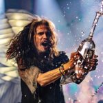 Steven Tyler Instagram - IT GETS HOT A.F 🔥IN SIN CITY... SOMETIMES I GOT TO COOL IT DOWN! 💦 #DEUCESAREWILD @aerosmith 📷 @justinmcconney Live At MGM