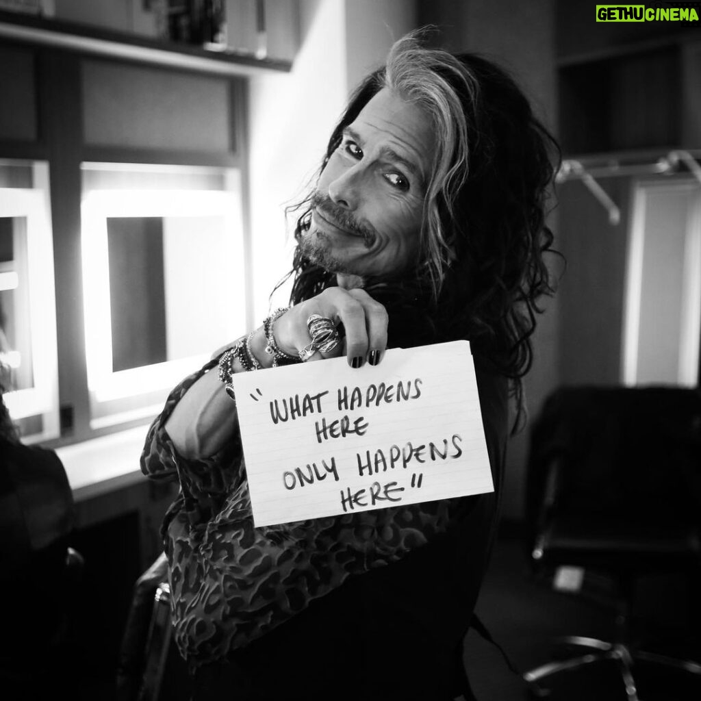 Steven Tyler Instagram - ...UNTIL I POST IT HERE! @aerosmith #DEUCESAREWILD #ONLYVEGAS 📷 @katbenzova_rockphoto Live At MGM