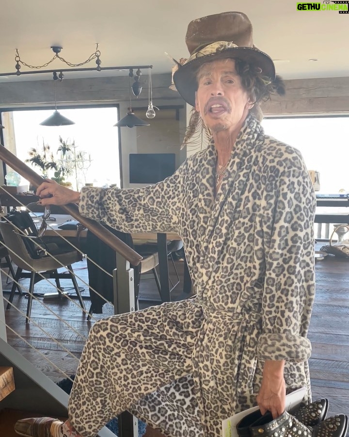 Steven Tyler Instagram - WALK OF SHAME 😂