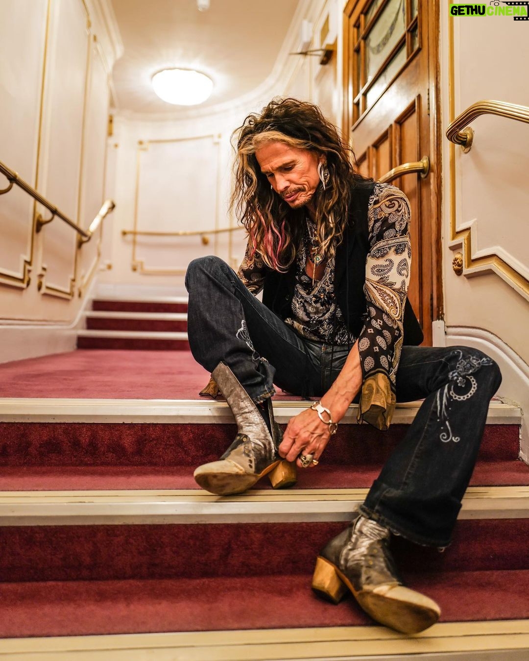 Steven Tyler - 182.8K Likes - LONDON CALLING!!!
📷 @codyskyphoto