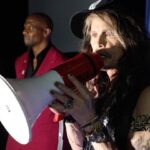 Steven Tyler Instagram - WELL THERE’S ONE WAY TO SHED LIGHT ON THE SUBJECT!!! SEE MORE IN MY STORY! @janiesfund #janiesgotafund #jamforjanie #grammys #janiesfund 🎥 @justinmcconney Raleigh Studios