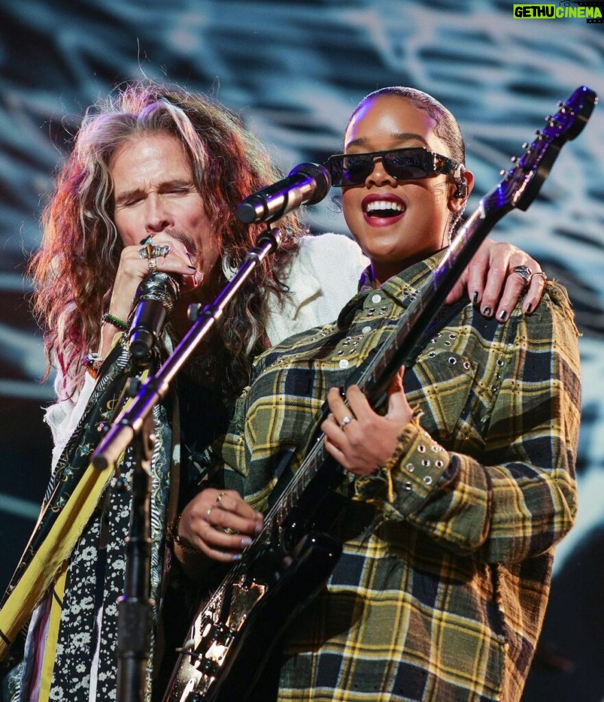 Steven Tyler Instagram - PINCH ME...(NEVER) I’LL BE DREAMING ON THIS ONE FOR A LONG WHILE @hermusicofficial @musicares @aerosmith #musicares #aerosmith #hermusicofficial 📷 @zack.whitford Los Angeles Convention Center