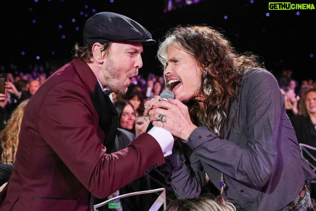 Steven Tyler Instagram - @gavindegraw YOU ARE WHAT IT TAKES AND THEN SOME MORE OF WHAT IT TAKES @musicares @aerosmith #musicares #aerosmith #gavindegraw 📷 @zack.whitford