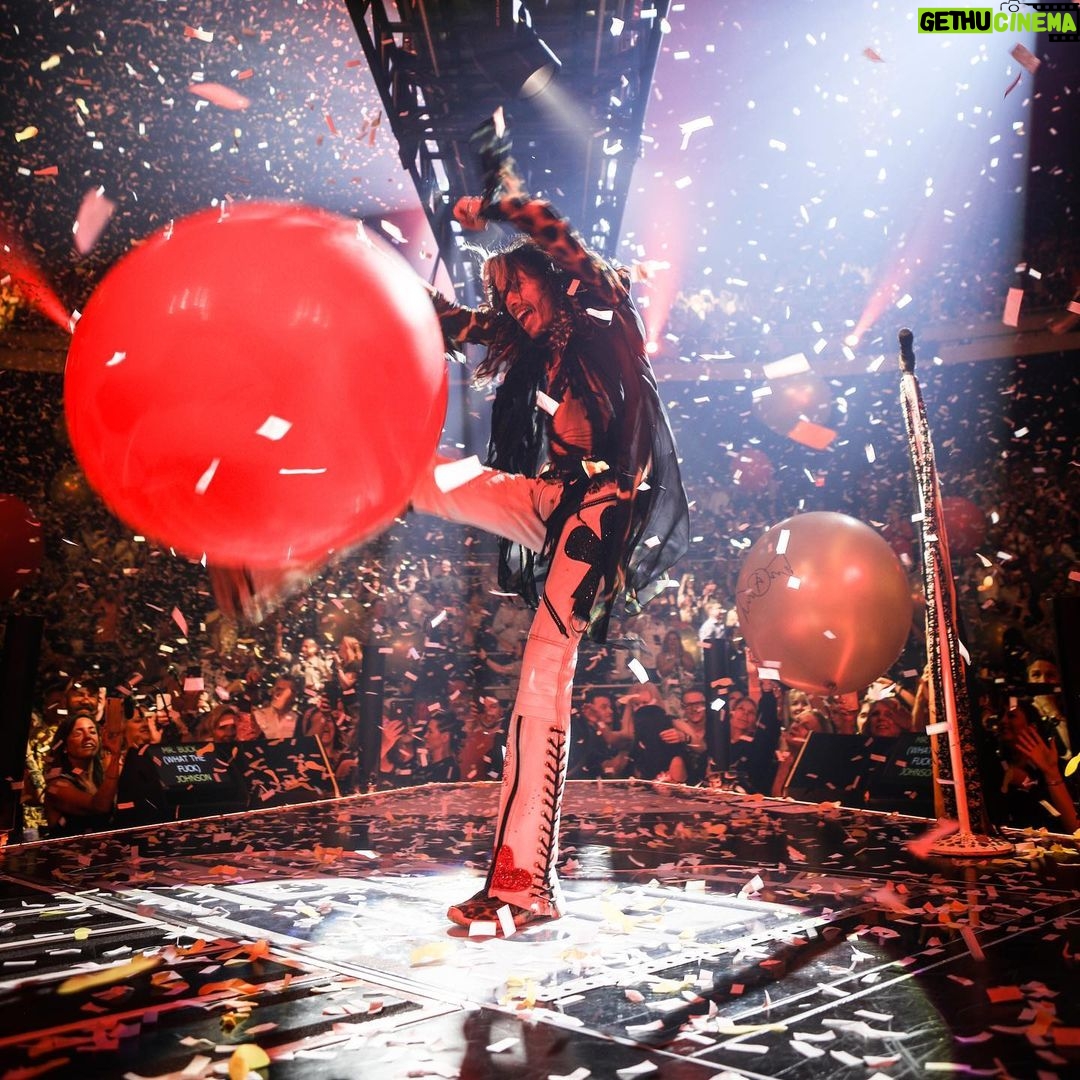 Steven Tyler Instagram - GOOD MORNIN' GLORY, HALLELUJAH TO YOU... MOVIN', WE'RE GETTIN' OUT OF THIS YEAR, MOVIN', WITHOUT A DOUBT INTO A NEW YEAR! #HAPPYNEWYEAR #2020 #AEROSMITH50 π· @katbenzova_rockphoto