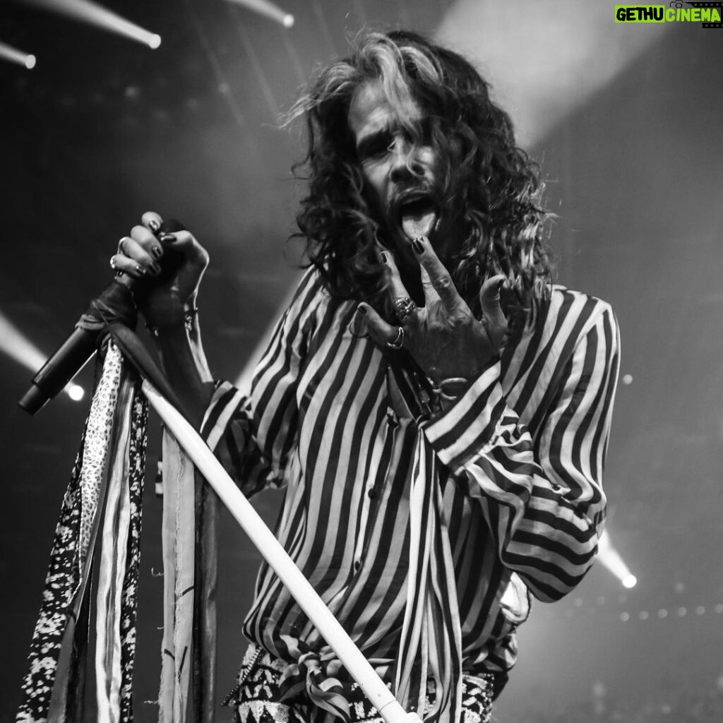 Steven Tyler Instagram - EAT YOUR HEART OUT JACK SKELLINGTON... MY OWN NIGHTMARE BEFORE CHRISTMAS! 📷 @katbenzova_rockphoto