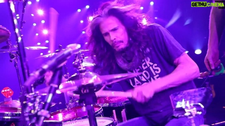Steven Tyler Instagram - SOME OF US MARCH TO THE BEAT OF OUR OWN DRUM... NOTHING WRONG WITH THAT SHIT! @aerosmith #DEUCESAREWILD 🎥 @justinmcconney Live At MGM