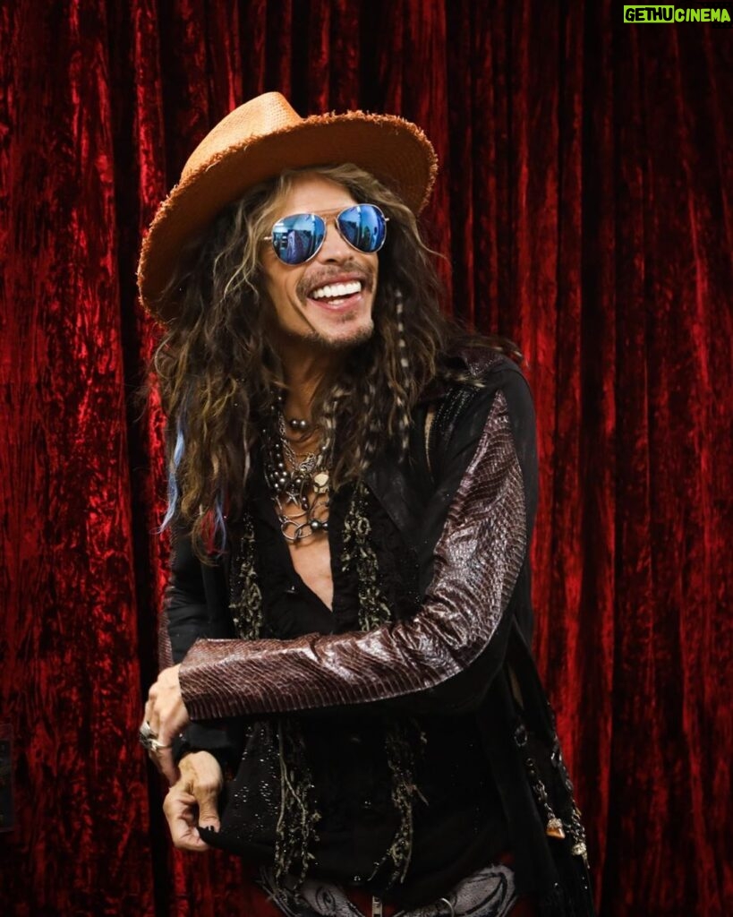Steven Tyler Instagram - #DEUCESAREWILD RETURNS NEXT WEEK TO VEGAS... SO EXCITED I HAVE A MAJOR HAT-ON 😜 📷@katbenzova_rockphoto GROOMING BY @melina.farhadi Live At MGM