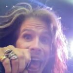 Steven Tyler Instagram - WARNING IF YOU DO THIS 📱 ... I’LL DO THAT 🎥 ... #AEROPHONEVID #REPOST @_mandaa Live At MGM