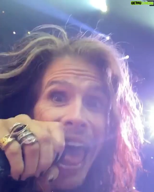 Steven Tyler Instagram - WARNING IF YOU DO THIS 📱 ... I’LL DO THAT 🎥 ... #AEROPHONEVID #REPOST @_mandaa Live At MGM