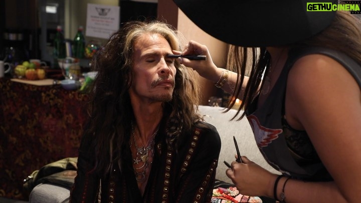 Steven Tyler Instagram - CRAZY BACKSTAGE FOOTAGE... CAN YOU HANDLE IT??? #DEUCESAREWILD @aerosmith 🎥@justinmcconney Borgata Event Center
