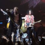 Steven Tyler Instagram - GETTING READY TO KICK ASS TONIGHT WITH A LITTLE HELP FROM OUR FRIENDS IN D.C. !!! @aerosmith @mgmnationalharbor