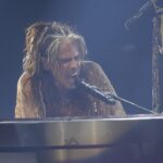 Steven Tyler Instagram - A LITTLE TEASE OF A SONG YOU HAVE BEEN REQUESTING... AN EXTENSION SOON??? #DEUCESAREWILD #AEROSMITH 🎥@justinmcconney Live At MGM