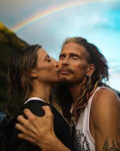 Steven Tyler Instagram - ‪THE OBJECT OF MY AFFECTION… IS TO CHANGE YOUR COMPLEXION… FROM WHITE TO ROSY RED ((HAPPY BIRTHDAY)) @theaimeeann‬ 📷@katbenzova_rockphoto