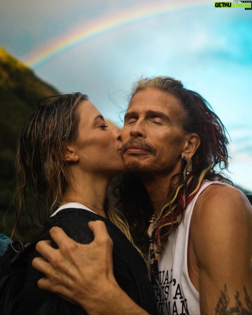 Steven Tyler Instagram - ‪THE OBJECT OF MY AFFECTION… IS TO CHANGE YOUR COMPLEXION… FROM WHITE TO ROSY RED ((HAPPY BIRTHDAY)) @theaimeeann‬ 📷@katbenzova_rockphoto