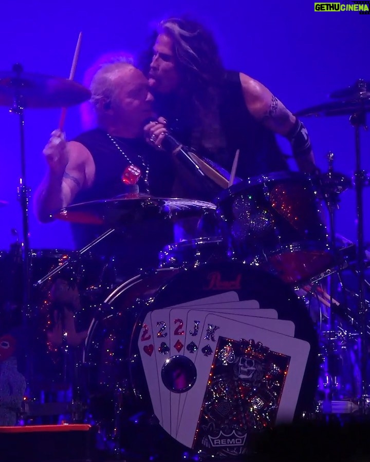 Steven Tyler Instagram - SOMETIMES YOU CAN’T HELP YOURSELF 😋 #DEUCESAREWILD 🎥@justinmcconney Live At MGM