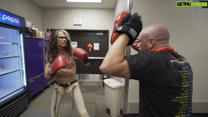 Steven Tyler Instagram - SOMEONE CHALLENGED ME BACKSTAGE TO SEE IF I HAD WHAT IT TAKES... @officialslystallone ROCKY VS. THE DEMON OF SCREAMIN’... WHAT DO YOU THINK??? 🎥 @tylerjhubbell @justinmcconney 🎞✂️ @justinmcconney Live At MGM