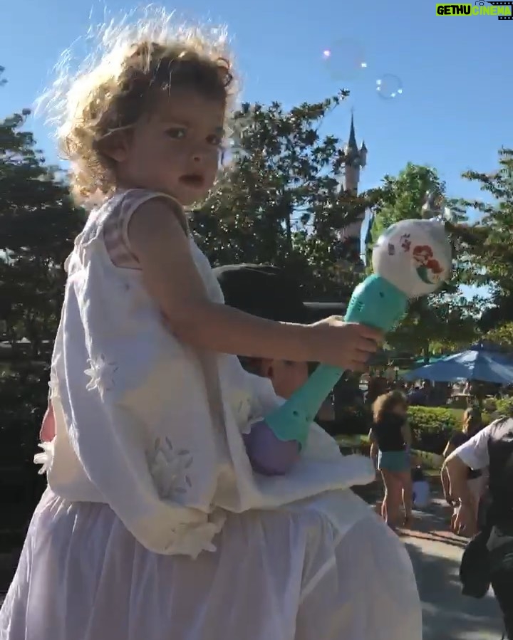 Steven Tyler Instagram - HAPPY BIRTHDAY LULA ROSE 🎂... HOPING FOR YOU THAT ALL YOUR DAYS STAY AS CAREFREE AS A BUBBLE... ♥️♥️PAPPA STEVEN