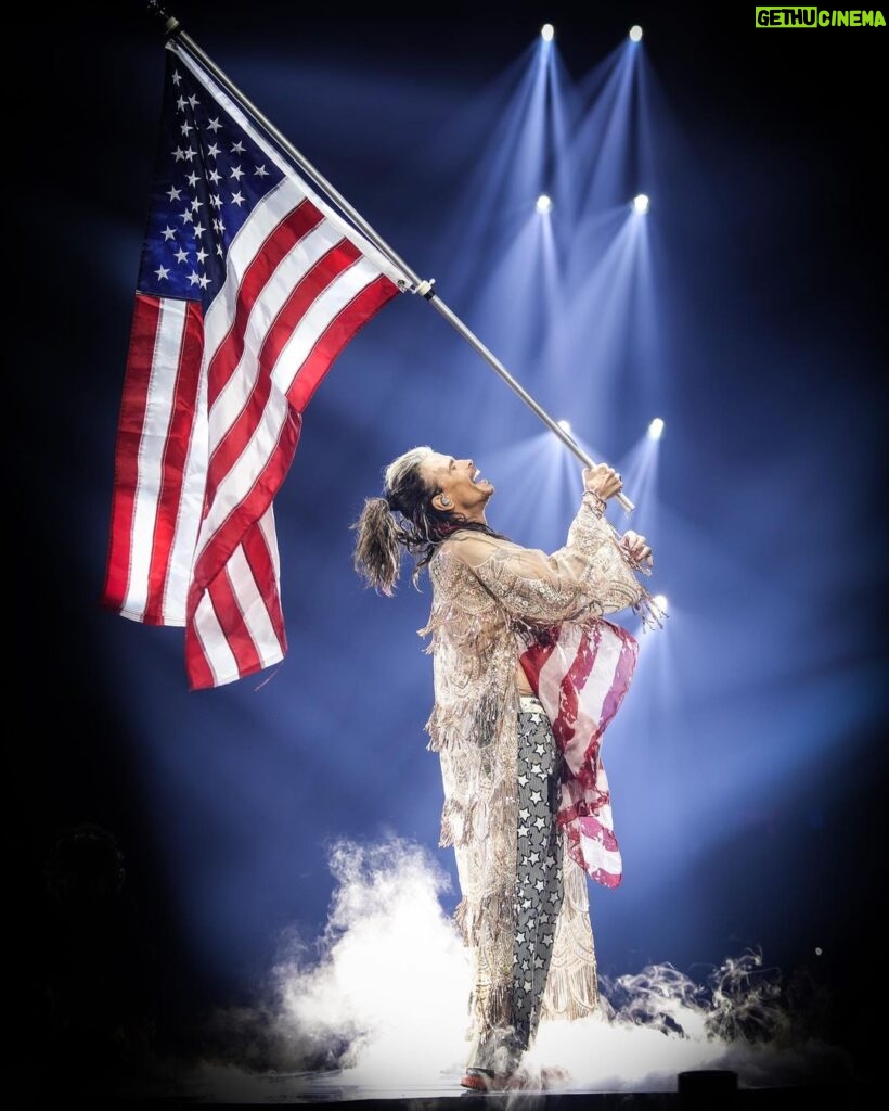 Steven Tyler Instagram - GUESS SIN CITY HAD MORE THAN ONE EARTHQUAKE YESTERDAY... A LITTLE SECRET... WE MAKE OUR OWN FIREWORKS! 💥💥💥💥💥#AEROSMITH #DEUCESAREWILD #4THOFJULY @aerosmith 📷@katbenzova_rockphoto Live At MGM