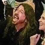 Steven Tyler Instagram - DAVE GROHL… MR. ROCK ‘N’ ROLL🤘… I HOPE YOU ARE THIS HAPPY TODAY… EVEN THOUGH YOU’RE NOT GETTING TO SEE ME!!! WISH I WAS GETTING TO SEE YOU TOO!!! HAPPY BIRTHDAY BROTHER 🎂 @davestruestories @foofighters