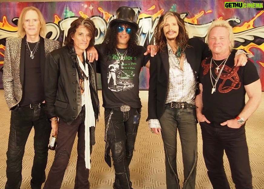 Steven Tyler Instagram - MY ROCK N’ ROLL KIN… HAPPY BIRTHDAY @slash 🎂 📷 John Bionelli