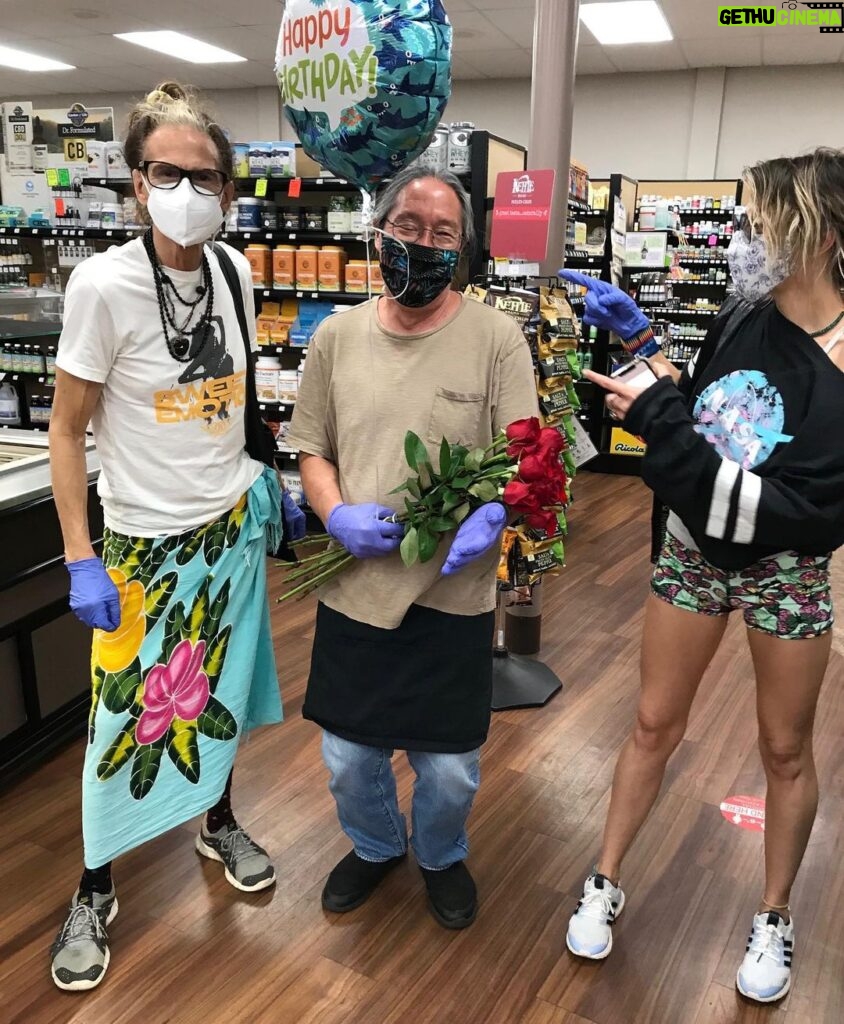 Steven Tyler Instagram - A PSA FROM ME & MINE & GORDON... FROM OUR LOCAL GROCERY SUPREME... LOVE IS LOVE REFLECTED... STOP LIVIN’ ON THE EDGE... THIS ISN’T A ONE WAY STREET... IT’S NOT A HARD TASK... WEAR A MASK!!!