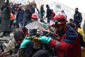 Sting Instagram - #Repost @trudiestyler
・・・
Following yesterday's tragic earthquakes in northern Syria and southern Turkey, it is reported this morning that more than 5,000 people have lost their lives and tens of thousands are injured. These figures will undoubtedly continue to rise. A huge international aid effort has already begun as rescuers in both countries race to save people trapped beneath rubble, working in freezing temperatures. 

Most vulnerable in any disaster are always the children - those who have lost their homes and are sleeping rough, those separated from their families and those still trapped in the debris and unable to escape. 

Agencies have been quick to respond.  @Unicef_UK are already desperately trying to reach vulnerable children with food, water and shelter. MSF @doctorswithoutborders are providing urgent field treatment in makeshift hospitals and providing medical supplies to local health facilities and any hospitals that are still standing. They say needs are very high in northern Syria, where vulnerable populations have been struggling after years of war. 

This catastrophe will demand an international aid effort on a vast scale. @theofficialsting and I are supporting both MSF and Unicef, safe in the knowledge that these agencies will reach the people and communities most in need. 

Photographer credit: Elifaysenurbay | Credit: AP
 
Update from MSF:
“We are very shocked and saddened by the impact of this disaster on the thousands of people touched by it, including our colleagues and their families”, says Sebastien Gay, MSF Head of Mission in Syria.